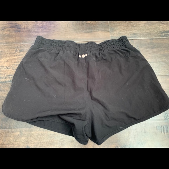 Athletic shorts - Picture 2 of 3